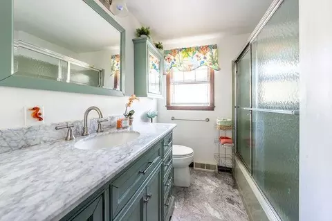 Bath - 106 Old Great Neck Rd, Mashpee, MA 02649 photo 1 of 1
