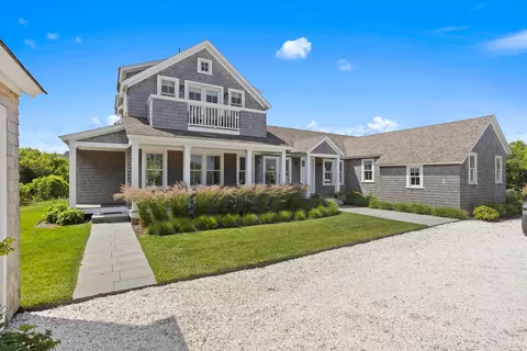 10 Starbuck Rd, Nantucket, MA 02554