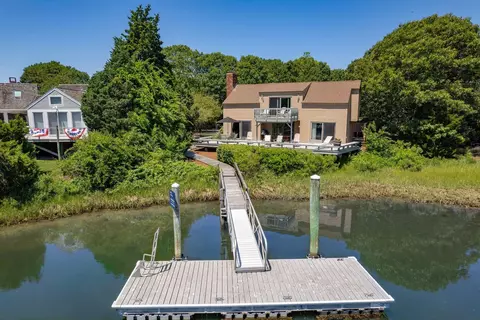 8 Taffrail Way, Mashpee, MA 02649