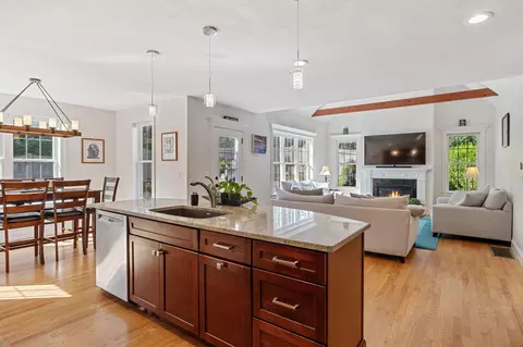 48 Meadowbrook Rd, Mashpee, MA 02649 photo 5