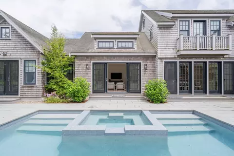 9 Pilgrim Rd # B, Nantucket, MA 02554