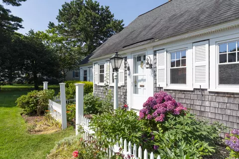 14 Wah Wah Taysee Rd, Harwich Port, MA 02646