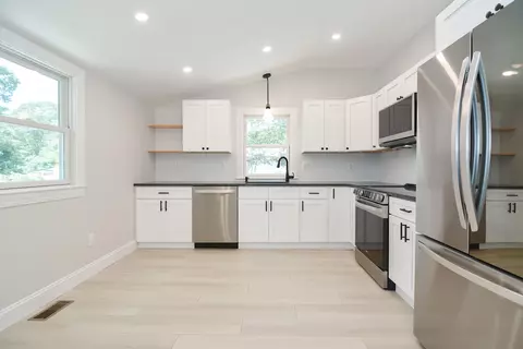 47 Forest Dr, Mashpee, MA 02649 photo 9