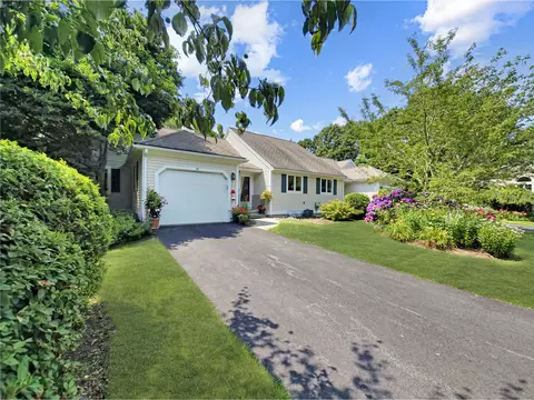 10 Upland Cir, Mashpee, MA 02649 photo 1