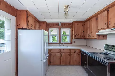 Kitchen - 27 Over Jordan Rd, Wareham, MA 02571 photo 1 of 2