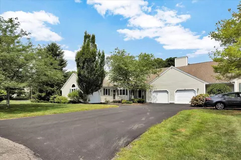 9 Chippers Ln, Mashpee, MA 02649 photo 2