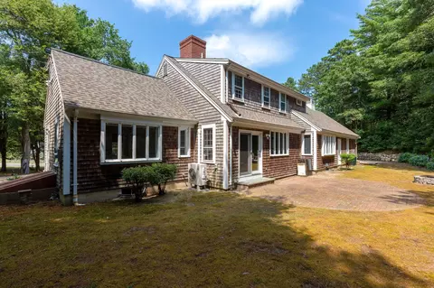 Exterior - 1081 River Rd, Marstons Mills, MA 02648 photo 7 of 8
