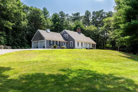 Exterior - 1081 River Rd, Marstons Mills, MA 02648 photo 4 of 8