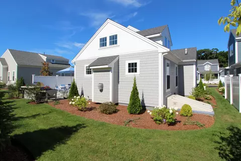 Exterior - 43 Cobblestone Cir, Mashpee, MA 02649 photo 2 of 6
