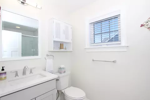 Bath - 43 Cobblestone Cir, Mashpee, MA 02649 photo 3 of 5