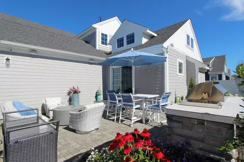 Exterior - 43 Cobblestone Cir, Mashpee, MA 02649 photo 4 of 6