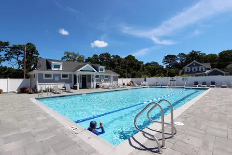 Exterior - 43 Cobblestone Cir, Mashpee, MA 02649 photo 5 of 6