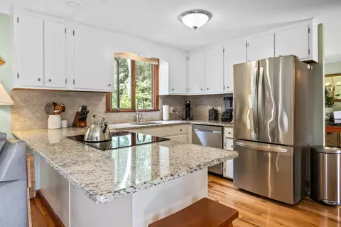 105 Thoreau Dr, Centerville, MA 02632 photo 9