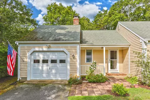 105 Thoreau Dr, Centerville, MA 02632 photo 4