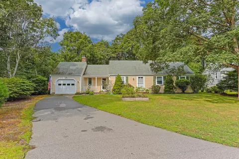 105 Thoreau Dr, Centerville, MA 02632 photo 1