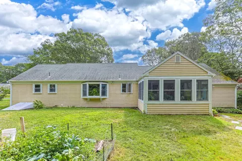 105 Thoreau Dr, Centerville, MA 02632 photo 2