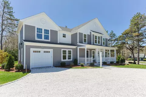 14 Azalea Ln, Mashpee, MA 02649