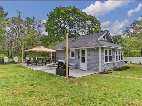Exterior - 283 Old Stage Rd, Centerville, MA 02632 photo 1 of 2