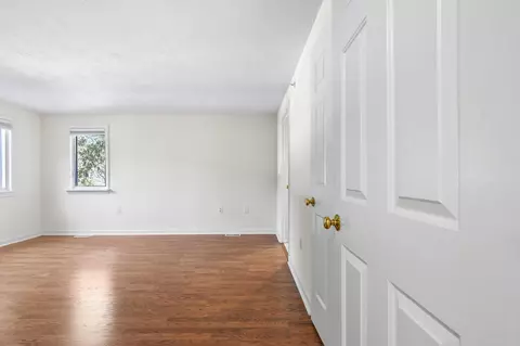 Bedroom - 5 Executive Dr, Mashpee, MA 02649 photo 2 of 5