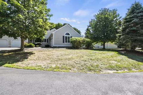 Exterior - 5 Executive Dr, Mashpee, MA 02649 photo 2 of 11