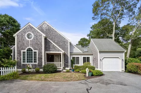8 Gold Leaf Ln, Mashpee, MA 02649 photo 1