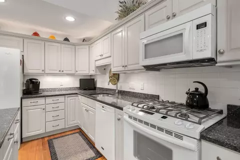 8 Gold Leaf Ln, Mashpee, MA 02649 photo 11