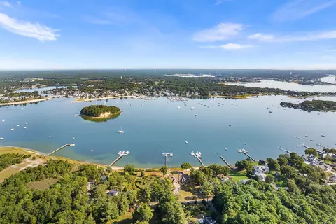 129 Great Neck Rd, Wareham, MA 02571 photo 2
