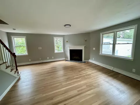 Living - 83 Marion Rd, Wareham, MA 02571 photo 5 of 7