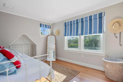 Bedroom - 71 Sunset Ln, Barnstable, MA 02630 photo 4 of 8