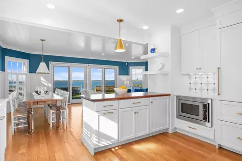 Kitchen - 71 Sunset Ln, Barnstable, MA 02630 photo 5 of 7