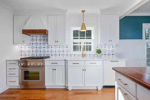 Kitchen - 71 Sunset Ln, Barnstable, MA 02630 photo 7 of 7