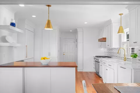Kitchen - 71 Sunset Ln, Barnstable, MA 02630 photo 2 of 7
