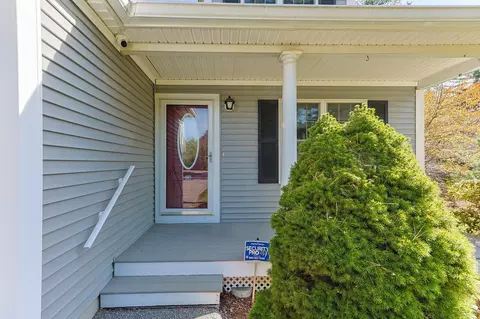 Exterior - 4 Rock Marsh Rd # B, Wareham, MA 02571 photo 4 of 9