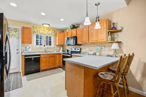 Kitchen - 4 Rock Marsh Rd # B, Wareham, MA 02571 photo 1 of 3