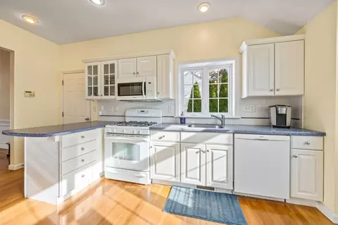 21 Snead Dr, Mashpee, MA 02649 photo 8