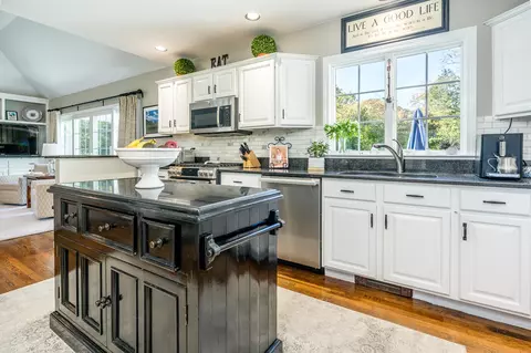 115 Main St, Cotuit, MA 02635 photo 9