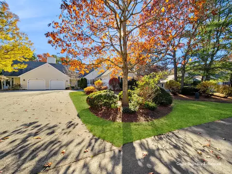 16 Mainsail Cir, Mashpee, MA 02649 photo 2