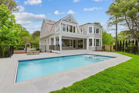 64 Pershing Ln, Orleans, MA 02653
