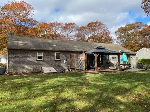 124 Monomoy Cir, Centerville, MA 02632 photo 4