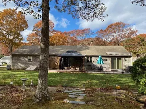 124 Monomoy Cir, Centerville, MA 02632 photo 3