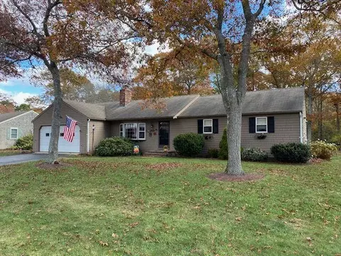 124 Monomoy Cir, Centerville, MA 02632 photo 1