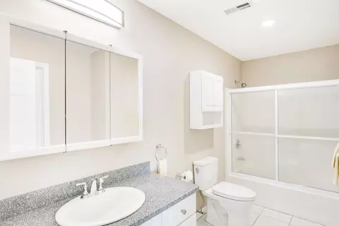 Bath - 18 Gold Leaf Ln, Mashpee, MA 02649 photo 5 of 6