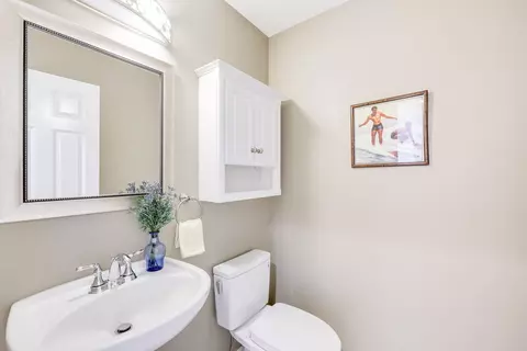 Bath - 18 Gold Leaf Ln, Mashpee, MA 02649 photo 1 of 6