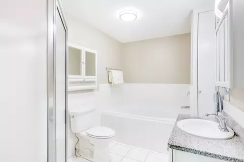 Bath - 18 Gold Leaf Ln, Mashpee, MA 02649 photo 2 of 6