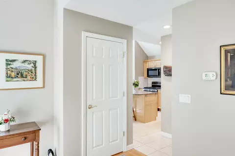 Entry Way - 18 Gold Leaf Ln, Mashpee, MA 02649 photo 4 of 10