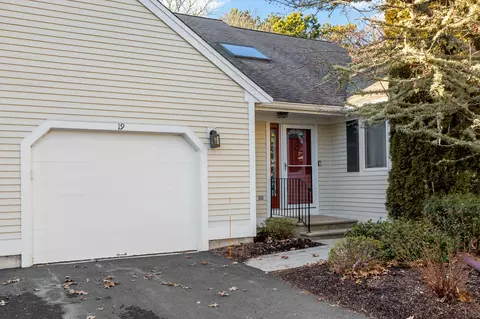 19 Executive Dr, Mashpee, MA 02649 photo 1