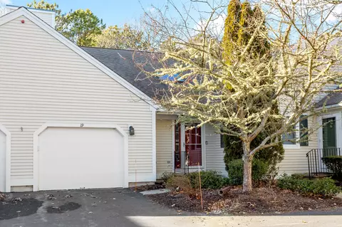 19 Executive Dr, Mashpee, MA 02649 photo 3