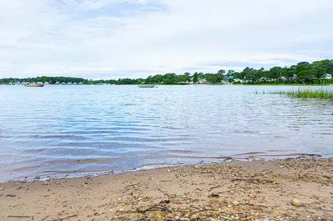 22 Long Neck Rd, East Wareham, MA 02538
