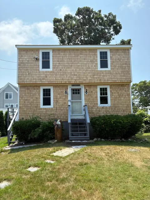 51 Penobscot Ave, Pocasset, MA 02559