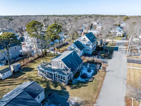 9 Starboard Ln, Mashpee, MA 02649 photo 3